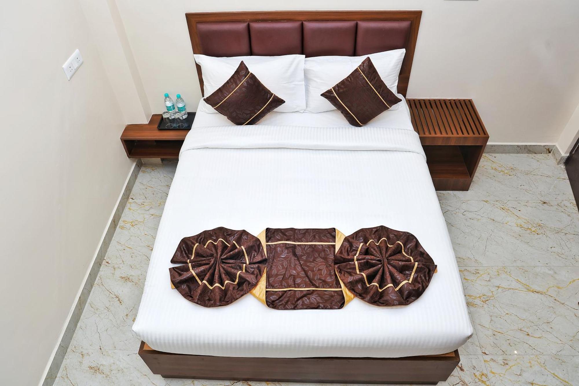 Bed and Breakfast Jn Residency Perungudi Ченнаи Экстерьер фото