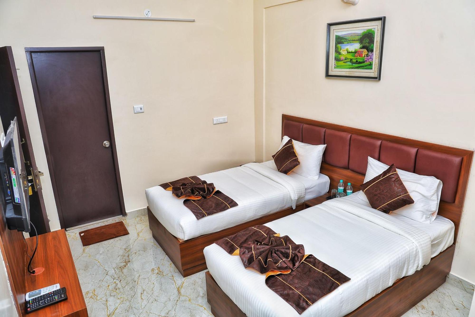 Bed and Breakfast Jn Residency Perungudi Ченнаи Экстерьер фото